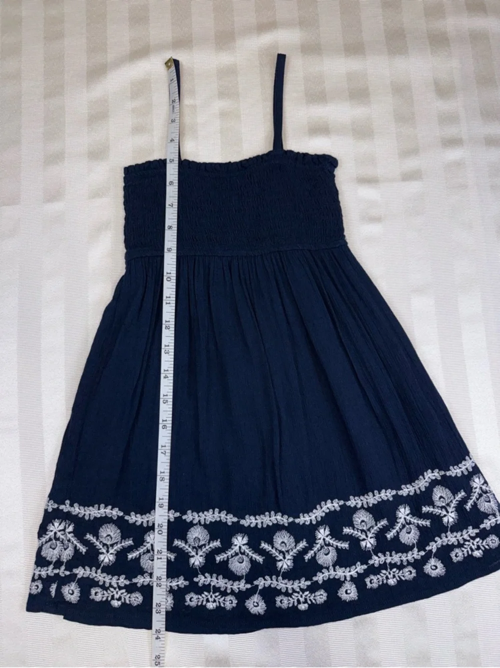 Gap Kids Girl’s Smocked Navy w/ White Floral Embroidered Dress Size-XSmall